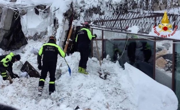 Спасените от лавината в Италия стигнаха 13 души