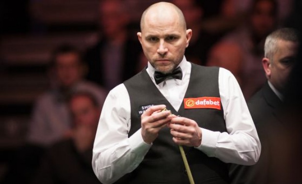 Джо Пери помете Дзюнхуей, излиза на полуфинал срещу Бари Хоукинс довечера