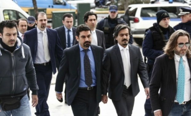 Гърция няма да връща 8 военни на Турция