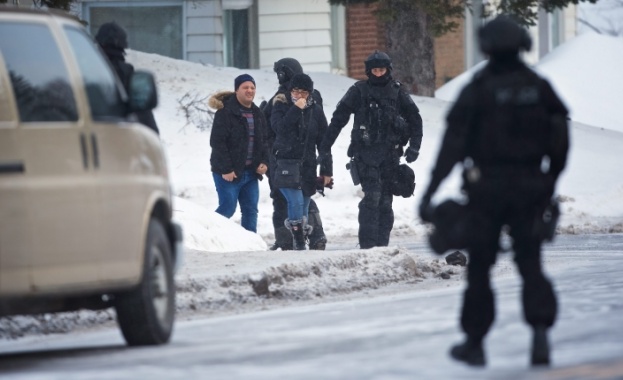 Единият от стрелците в Квебек се обадил на полицията, за да се предаде