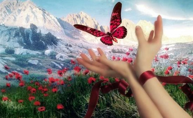 Десетки свещи могат да се...