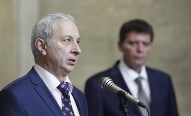 Премиерът Герджиков освободи трима шефове в Пътната агенция 