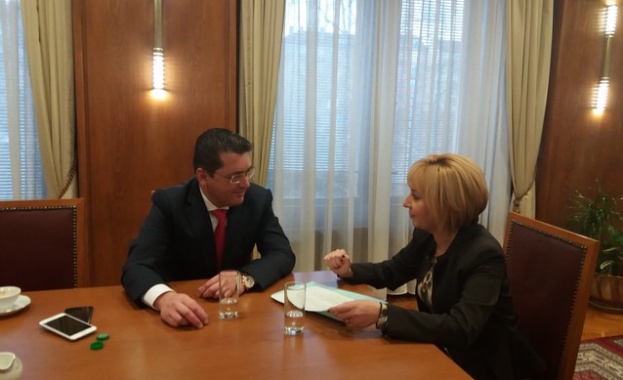 Мая Манолова влезе и в МВР