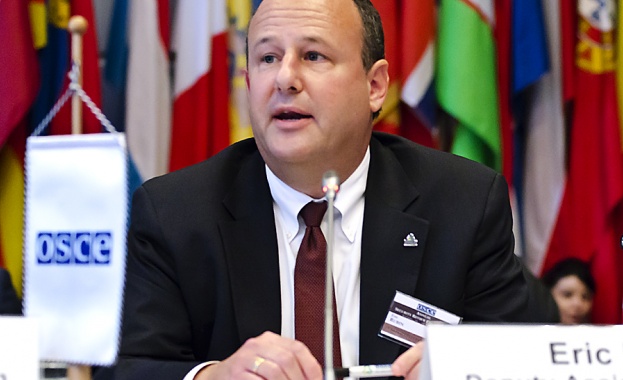 Посланикът Ерик Рубин връчва днес „зелени карти“