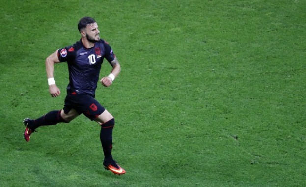 Албанска звезда от Евро 2016 иска да става българин  