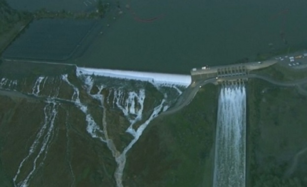 Най-високият язовир в САЩ може да прелее, хиляди са евакуирани