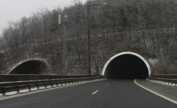 Едната тръба на тунел „Ечемишка“ е затворена за профилактика