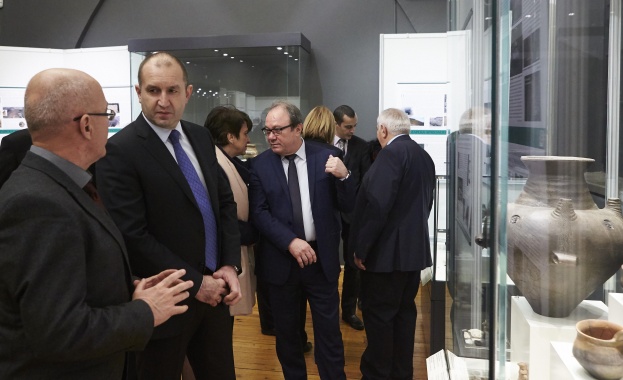 Румен Радев обеща подкрепа за талантливите българи, отдадени на България