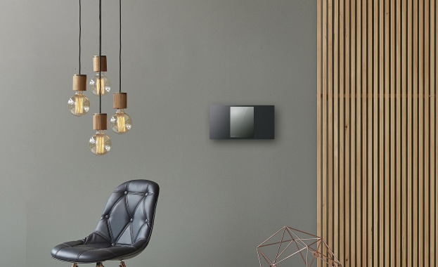 Елегантният високоговорител HC1020 на Panasonic внася модерен стил и изключителен звук във вашия дом