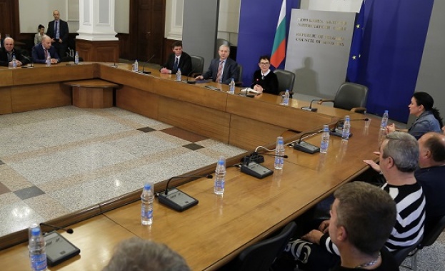 Премиерът Герджиков благодари лично на строителите, ремонтирали тунел „Ечемишка”