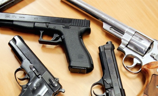 Разрешават на психично болните в САЩ да купуват оръжие