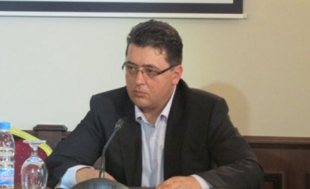 Министър Пламен Узунов връчи ключовете за новите коли на СДВР и ОДМВР в Бургас