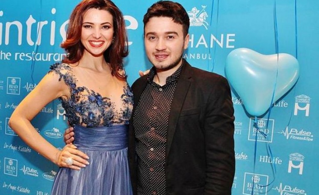 Балът на влюбените посиня