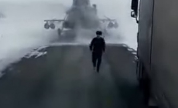Военен пилот приземи хеликоптер на шосе, помоли да го упътят (видео) 