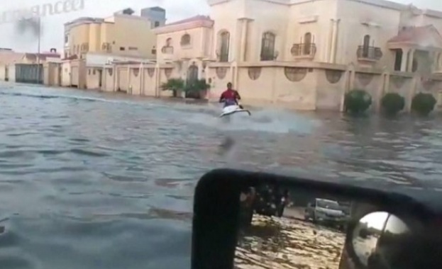 С джет по улиците на Саудитска Арабия (видео)