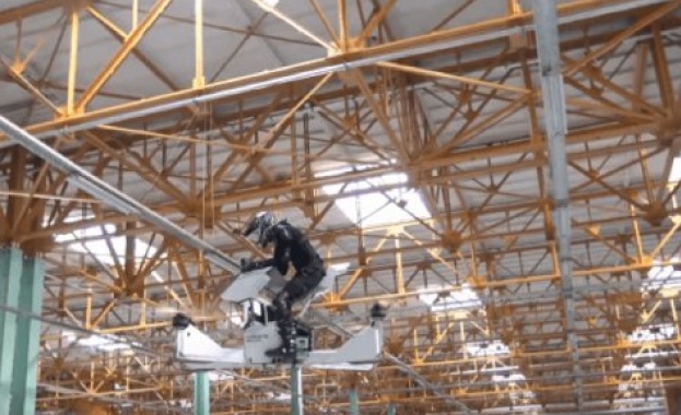 Руска компания демонстрира летящ мотоциклет (видео)