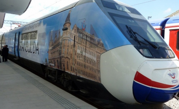 Първият бърз влак от Истанбул пристигна в София