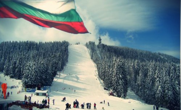 Mасово ски спускане с трибагреници и народни носии за 3 март в Пампорово