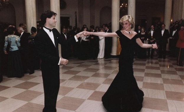 Рокли на принцеса Даяна ще бъдат показани на изложба в Лондон