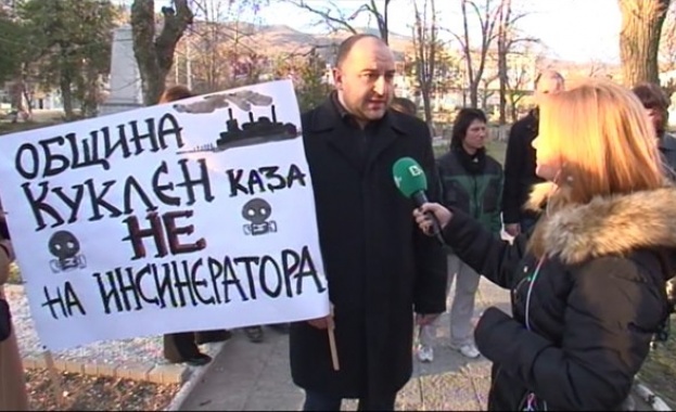 Куклен на протест срещу инсинератор