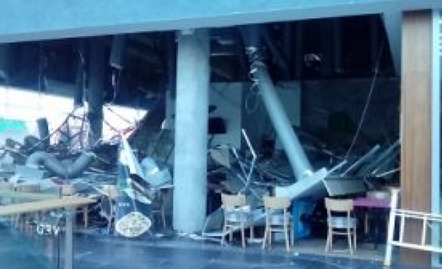 Пожар в "Гранд мол" във Варна, взриви се газова бутилка