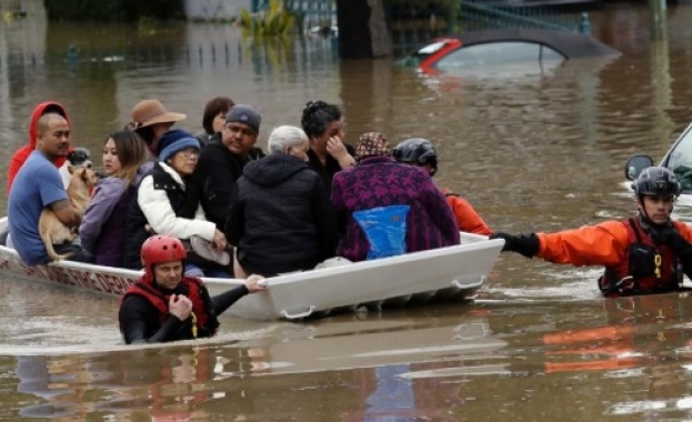 Цели квартали в Калифорния останаха под вода, евакуирани са над 200 души