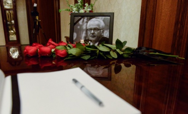 Стотици дипломати на траурна церемония, прощават се с Чуркин  