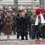 Владимир Путин поднесе венец на паметника на Незнайния воин в Москва