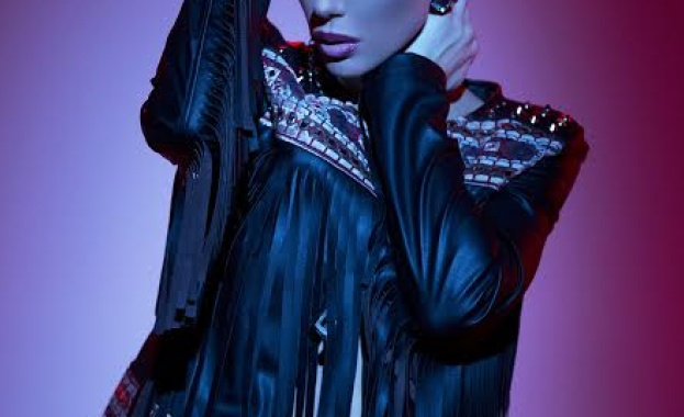 Футболисти от Кипър празнуват днес с Емануела 