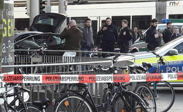 Шофьор се вряза в тълпа хора в Германия (ВИДЕО)