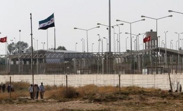 Турция е построила половината от стената по границата си със Сирия