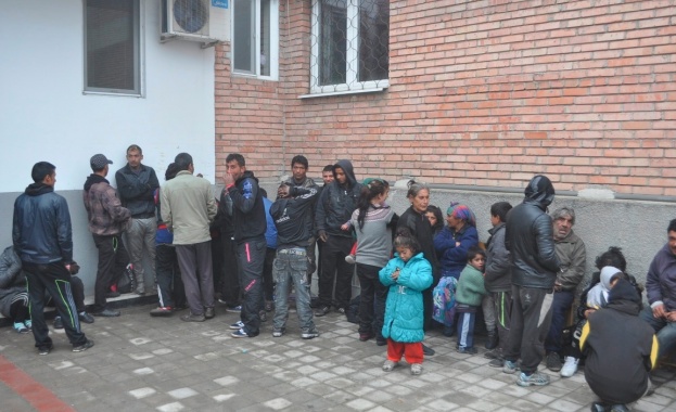 Премахнаха биваци на сливенски роми и ги изпроводиха към дома