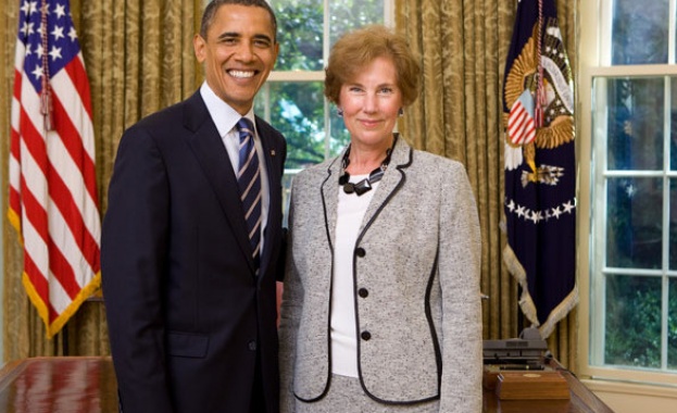 Експосланикът ни в САЩ арестувана за кражба от безмитен магазин (обновена)