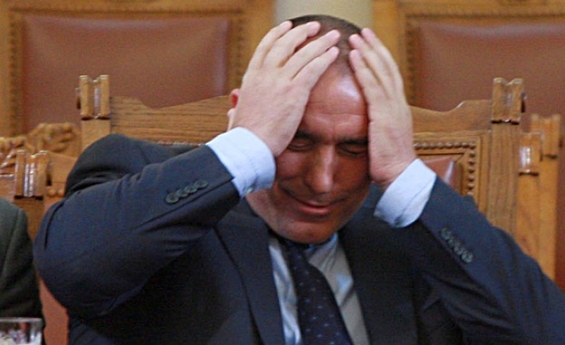 Пъзльо се скри зад Лъжльо