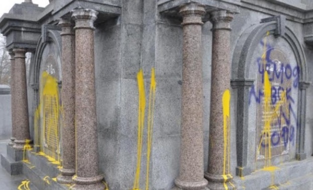 Паметникът на българските опълченци в Болград е станал обект на вандализъм