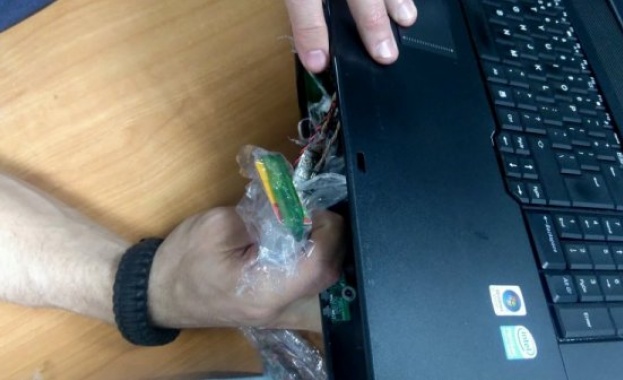 Спипаха устройства за източване на банкомати на летището