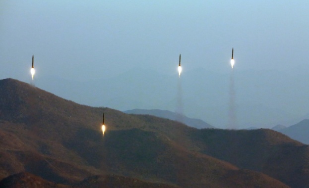 КНДР показа изстрелването на четирите ракети (видео)