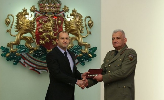 Президентът Румен Радев повиши в длъжност генерал Андрей Боцев