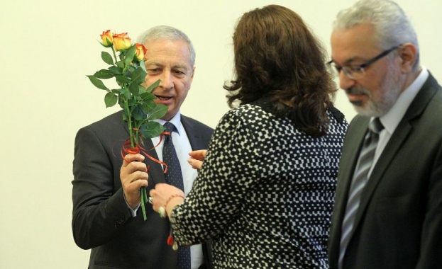 Служебният премиер уважи жените от кабинета за 8 март