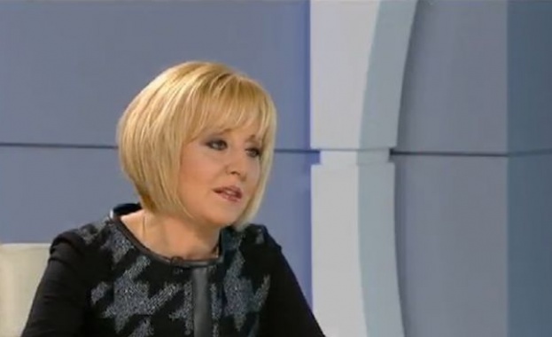 Манолова: "Топлофикация" се ползва от държавен и политически чадър Манолова: "Топлофикация" се ползва от държавен и политически чадър