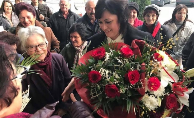 Корнелия Нинова към жените на 8-ми март: Бъдете здрави, обичани и ценени