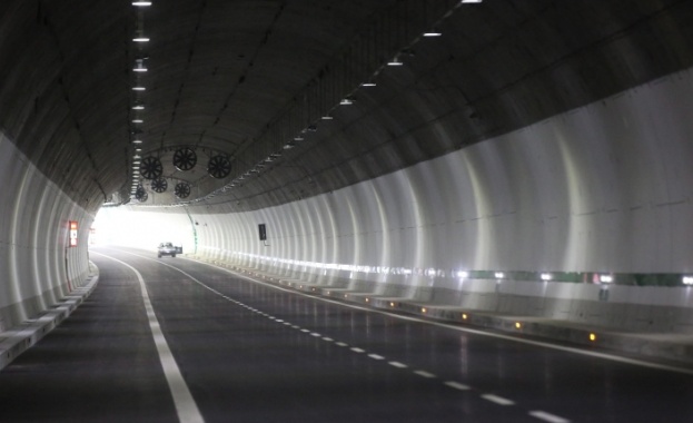 Една от тръбите на тунел „Траянови врата“ ще бъде затворена днес