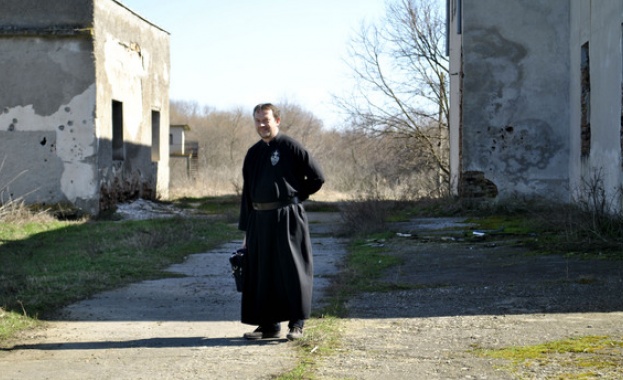 Ватиканът си изтегля отец Паоло Кортези заради заплахите в Белене