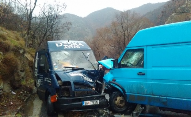 Трима пострадали в тежка катастрофа в Кресненското дефиле