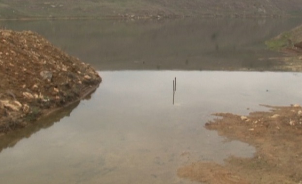 Язовир в аварийно състояние застрашава врачанско село