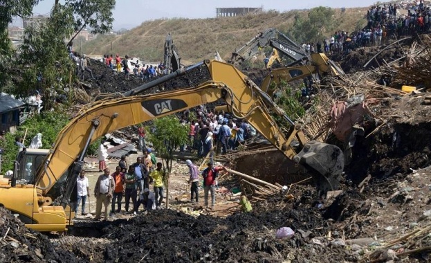 48 души, от които 15 деца, загинаха при свлачище на огромно сметище в Етиопия