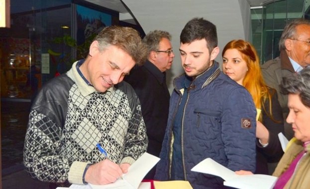 Проф. Иво Христов: Светлината може да победи мрака