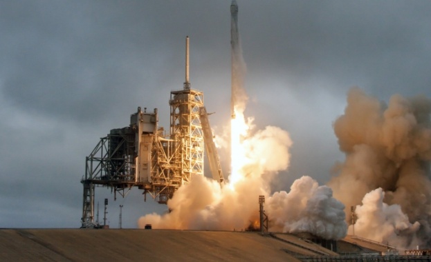 SpaceX успешно изпрати телекомуникационен сателит в орбита