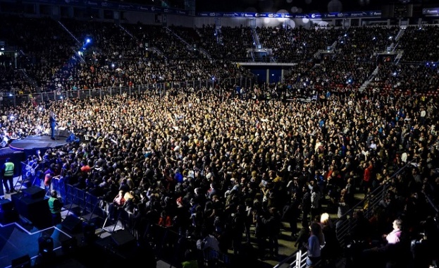 Дядовци избягаха от старчески дом, за да посетят хеви метъл фест