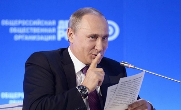 Путин: Пиша като кокошка с краката си